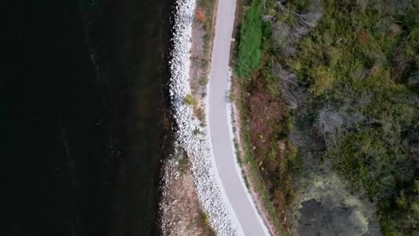 沿着Muskegon湖海岸线跟踪自行车道 — 图库视频影像