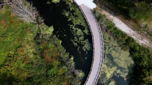 Muskegon湖沿岸Muskegon自行车道的鸟瞰轨迹 — 图库视频影像