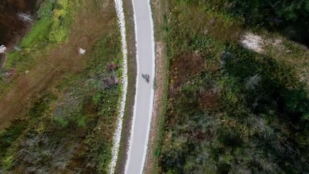 在Muskegon自行车道上跟踪鸟瞰的自行车 — 图库视频影像