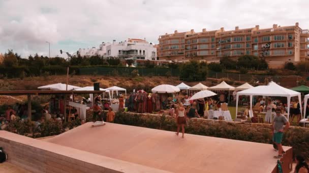Ragazzo Topless Che Esibisce Sullo Skateboard Nice Resort Ericeira Portogallo — Video Stock