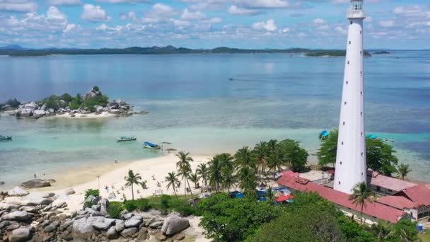 Anténa Krásné Bílé Písečné Pláže Turisty Ostrově Lengkuas Belitung Indonésie — Stock video