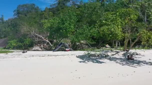 Antenn Par Camping Vacker Vit Sandstrand Förnedring Indonesien — Stockvideo