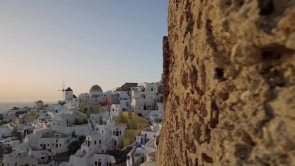 Медленный Панорамный Снимок Санторини Греция Закате — стоковое видео