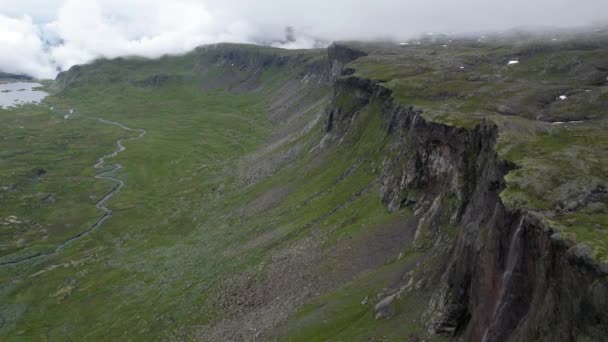 Filmiska Flygdrönare Skott Berg Klippor Avslöjar Skytjedalen Dalen Hardangervidda Nationalpark — Stockvideo