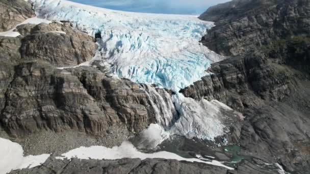 融化的水从蓝色冰川下流出 危害着约翰 Drone Dolley — 图库视频影像