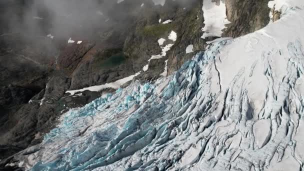 Drohnenschuss Über Dem Wunderschönen Gefrorenen Gletscher Hardangerjkulen Norwegen Als Dünne — Stockvideo
