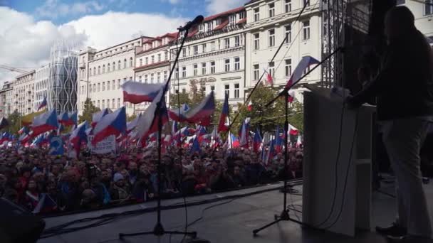 Politician Speaking Applauding Crowd Demonstration Prague — Stock Video