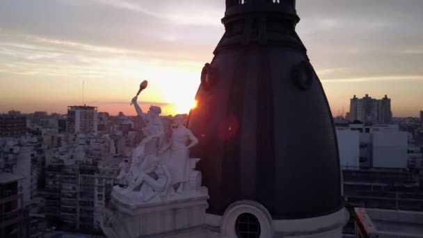 Aerial 国民议会大楼日出时分 阿根廷布宜诺斯艾利斯 旋转射击 — 图库视频影像