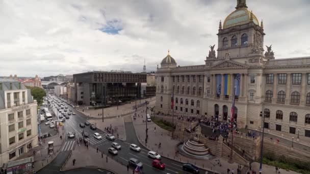 Tráfego Carros Frente Museu Nacional Checo Praga Amplo Panorama — Vídeo de Stock