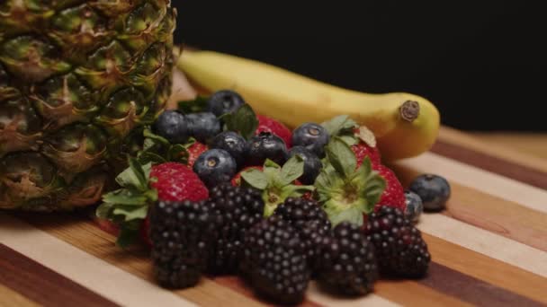 Fruits Spinning Cutting Board Pineapple Banana Blueberries Strawberries Blackberries — Stock Video