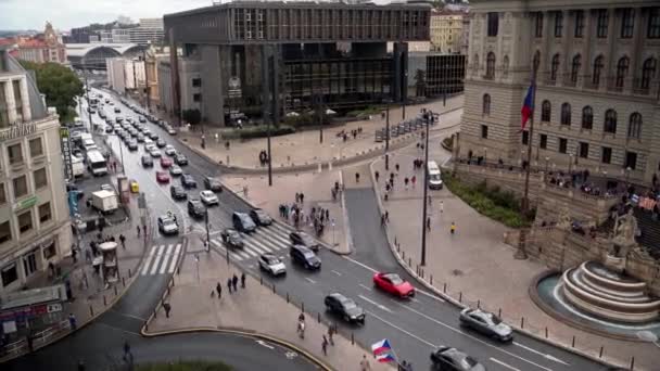 Rua Praga Movimentada Com Tráfego Automóveis Frente Museu Nacional Checo — Vídeo de Stock