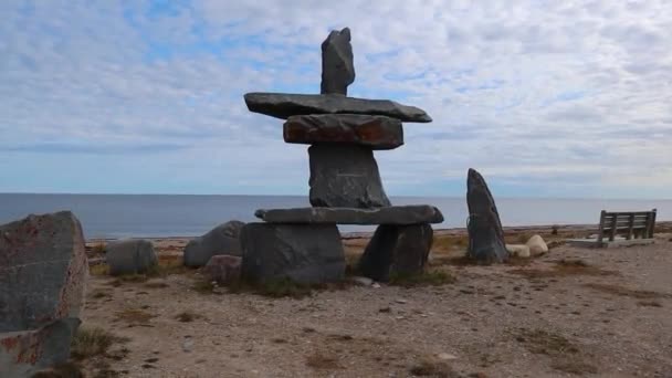 Inuksuk Aan Oevers Van Hudson Bay Churchill Beach Manitoba Noord — Stockvideo