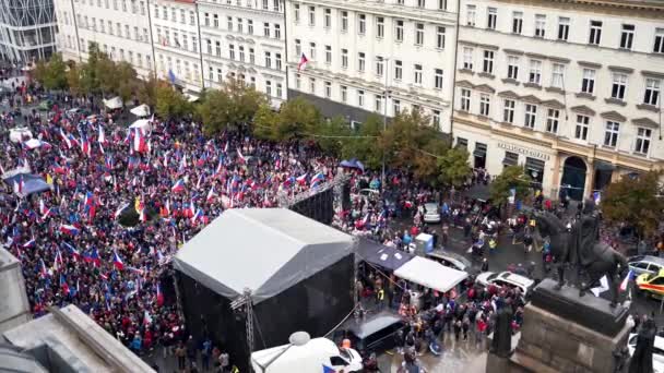 Großdemonstration Mit Bühne Unter Der Statue Des Heiligen Wenzel Prag — Stockvideo