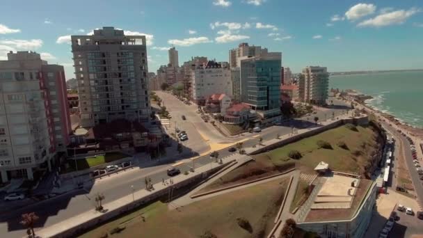 Aerial Прибрежное Шоссе Здания Мар Дель Плата Аргентина Вперед — стоковое видео