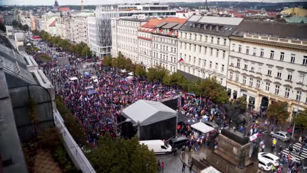 Demonstratie Met Tsjechische Vlaggen Podium Praag Brede Hoge Hoek — Stockvideo