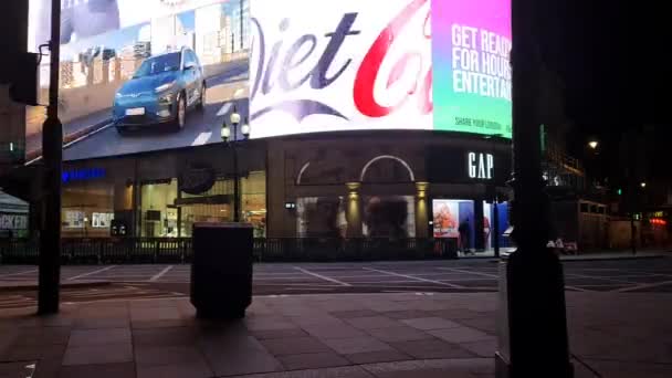 ピカデリー サーカスの広告看板夜の経過 — ストック動画