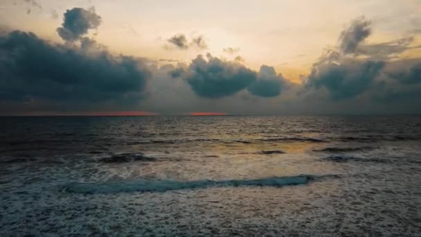 Piękne Zdjęcia Dronów Seminyak Double Six Beach Bali Filmowymi Falami — Wideo stockowe
