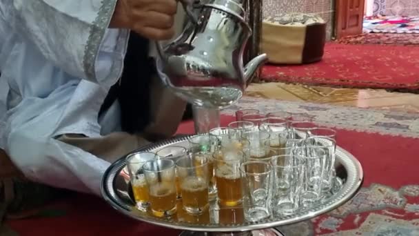 Tiro Homem Que Serve Chá Cidade Ayoun Aaiun Cidade Atualmente — Vídeo de Stock