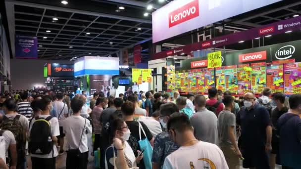 Large Crowds Chinese Retail Buyers Browse Purchase Lenovo Brand Discounted — Stock Video