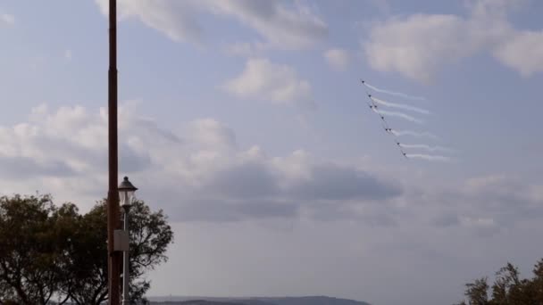 Група Літаків Літає Міському Просторі Під Час Авіашоу Мальті Затоці — стокове відео
