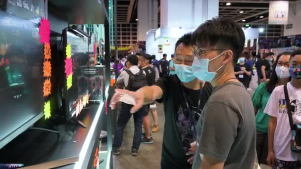 Kínai Vásárlók Üzletek Televíziók Monitorok Hong Kong Számítógép Kommunikáció Fesztivál — Stock videók
