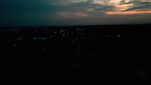 Сонце Сходить Крізь Хмари Над Мушкегоном — стокове відео