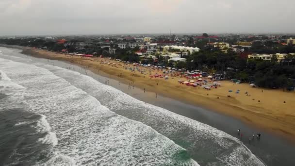 Hermosas Imágenes Drones Seminyak Double Six Beach Bali Con Olas — Vídeo de stock