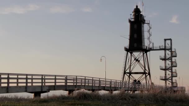 Alter Antiker Leuchtturm Mit Metalltreppe Bei Sonnenuntergang Der Nordsee — Stockvideo