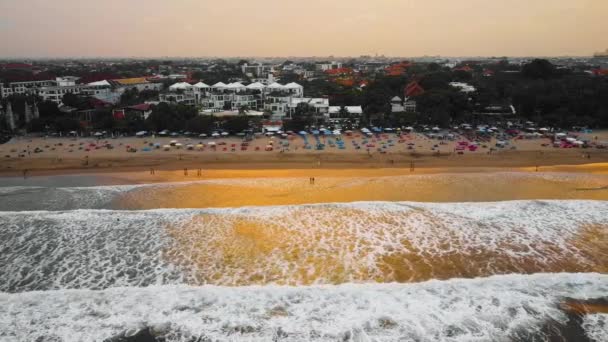 Prachtige Seminyak Double Six Beach Drone Beelden Bali Met Filmische — Stockvideo