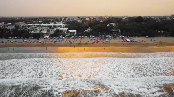 Prachtige Seminyak Double Six Beach Drone Beelden Bali Met Filmische — Stockvideo