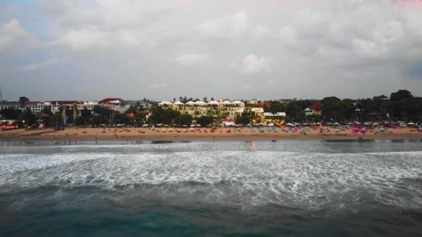 발리의 아름다운 Semyak Double Six Beach 드론은 인기를 영상은 1080P — 비디오
