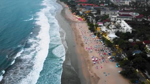 Hermosas Imágenes Drones Seminyak Double Six Beach Bali Con Olas — Vídeo de stock