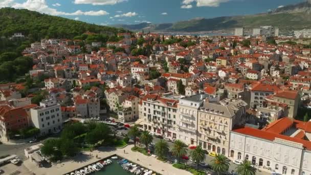 Leereszkedő Légi Felvétel Marjan Hegy Tövében Splitben Horvátországban — Stock videók