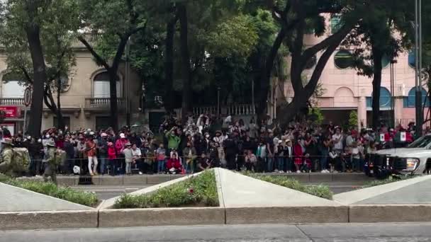 Meksika Meksika Ordusunun Geçit Töreni Sırasında Silahlı Donanma Birliklerinin Ilerleyişinin — Stok video