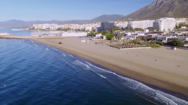 Drone Volando Cerca Costa Marbella España — Vídeos de Stock