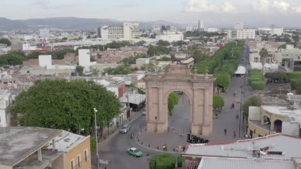Aérea Sobrevolando Pintoresca Ciudad León Guanajuato Vista Del Dron — Vídeos de Stock