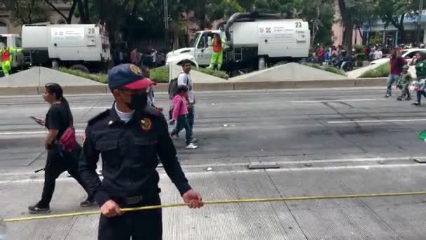 Disparo Policía Ciudad México Apoyando Trabajo Del Desfile — Vídeo de stock
