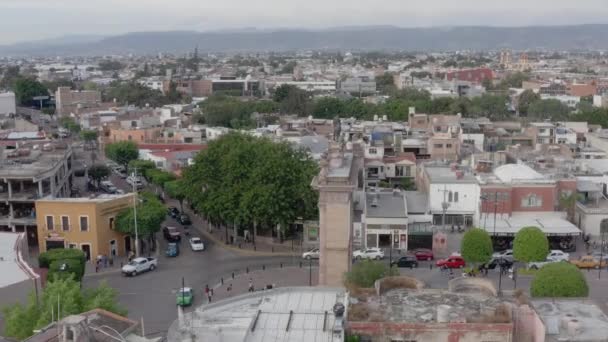 レオン グアナファトの素晴らしい街を飛んでいます ドローンビュー — ストック動画