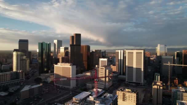 Luchtfoto Panorama Van Een Kraan Wolkenkrabber Bouw Denver Colorado — Stockvideo