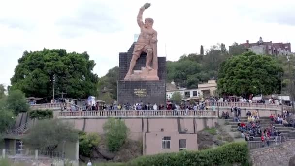 Luftaufnahme Erstaunlicher Blick Auf Ein Denkmal Eines Mexikanischen Kriegers Und — Stockvideo