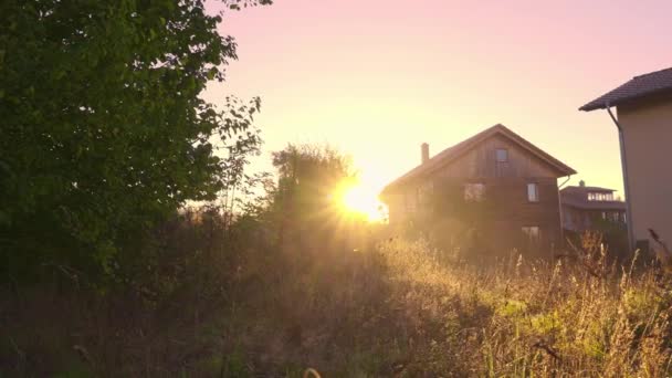 Establisher Shot Eco Village Community Houses Sieben Linden Alemania — Vídeos de Stock