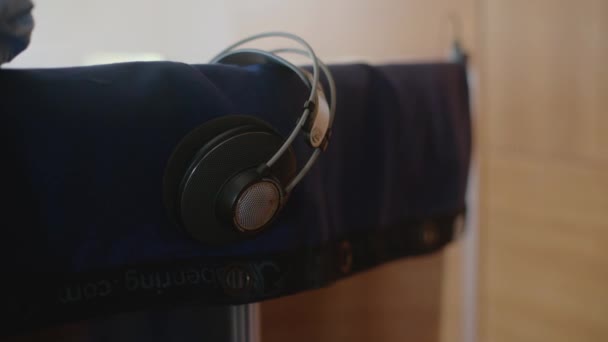 Ear Studio Headphones Audio Shield Blanket Recording Studio Smooth Camera — Stock Video
