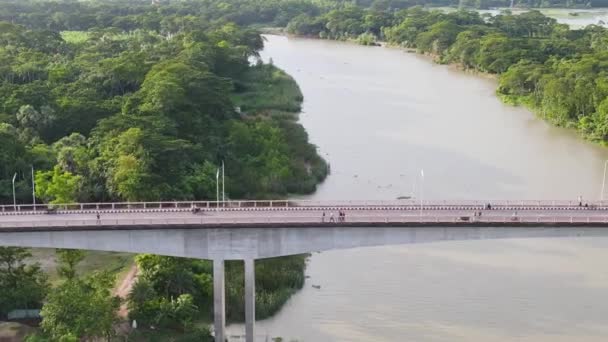 Aventură Care Călătorește Bicicleta Pod Peste Râu Bangladesh Rural Drone Clip video
