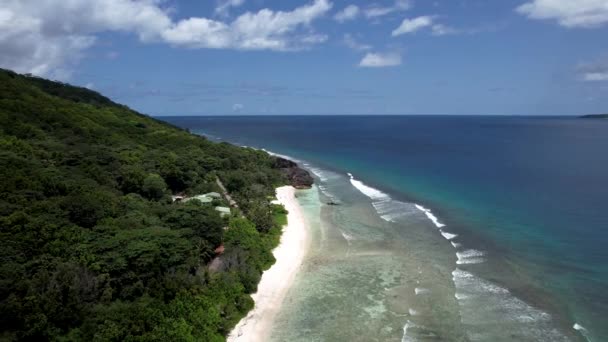 Digue Costa Dell Isola Con Onde Alberi Seychelles — Video Stock