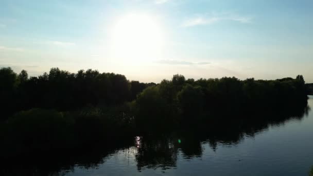 Luchtfoto Boven Linge River Met Silhouet Boomgrens Heldere Zon Aan — Stockvideo