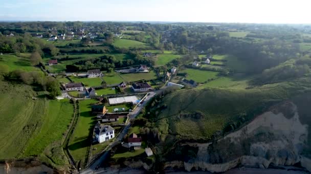 Небольшая Фермерская Деревня Побережье Нормандии Франция Вид Воздуха — стоковое видео