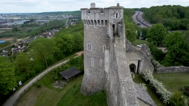 Vista Aérea Torre Castelo Normandia França Com Auto Estrada Atrás — Vídeo de Stock