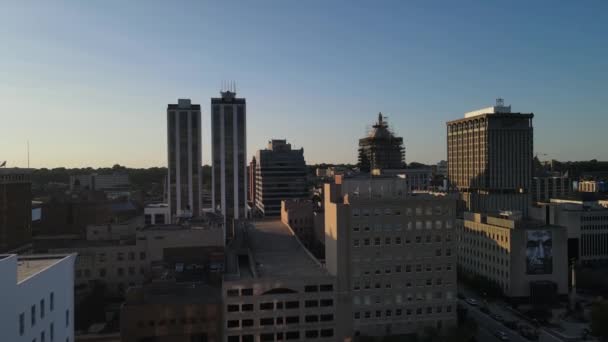 Antenne Van Het Centrum Van Peoria Illinois Bij Zonsondergang — Stockvideo