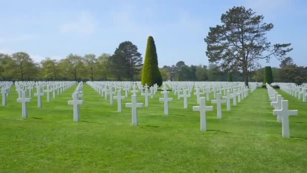 Могилы Солдат Второй Мировой Войны Американском Кладбище Нормандии Омаха Бич — стоковое видео