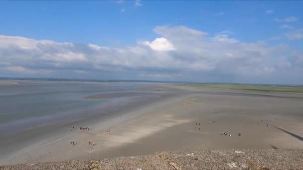 Mudflats Χαμηλή Παλίρροια Από Τείχη Του Mont Saint Michel Island — Αρχείο Βίντεο